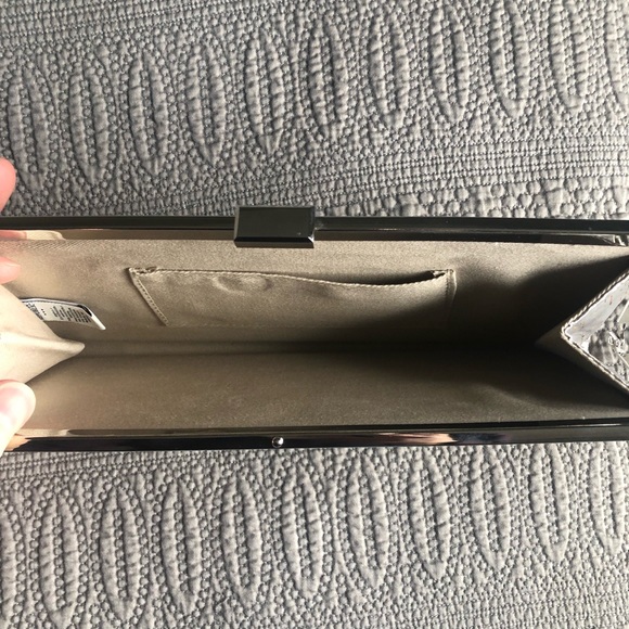 Banana Republic flat clutch evening purse. Silver with wood coloured flecks. - Picture 5 of 6